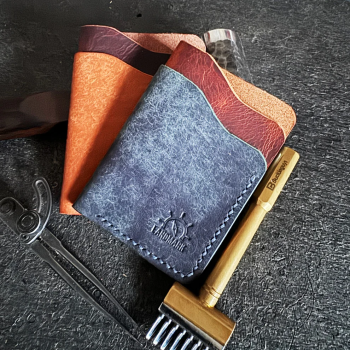 Wandering Wyld, Intro Leatherworking: Make a Cardholder