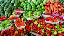 berries and vegetables at a farmers market