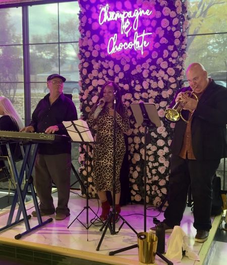 Champagne & Chocolate, B-Honee