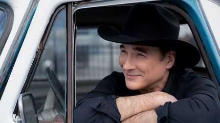 Atlantis Casino Resort Spa, Clint Black