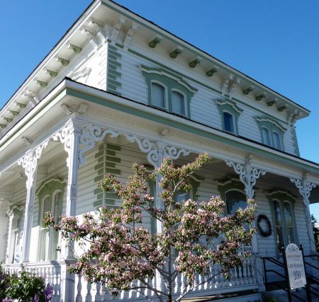 Arts for All Nevada, Lake Mansion Guided Tours